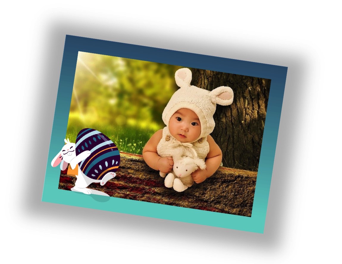 eine personalisierte Osterpostkarte mit einem als Hase verkleideten Kind